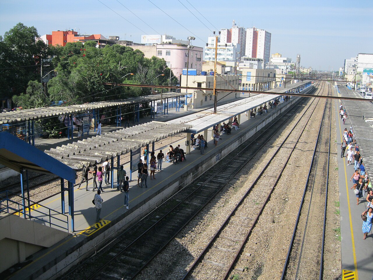 Plataforma da estação de trem de Nova Iguaçu